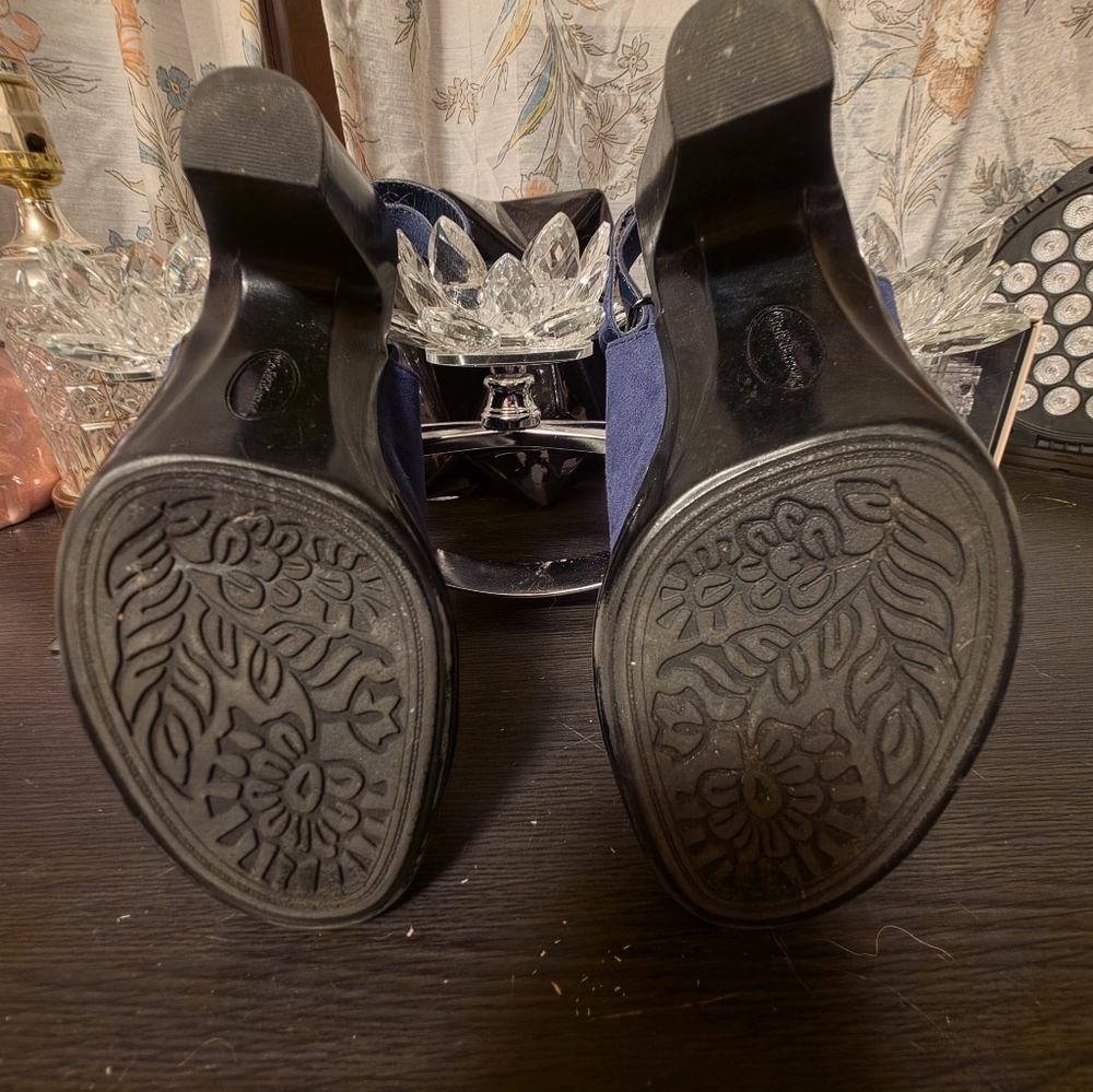 croft & barrow Navy Suede Cutout Slingback Heels - Picture 5 of 5